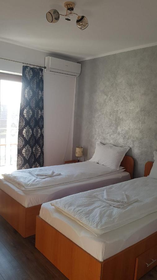 Apartament Teo Caransebes Bagian luar foto