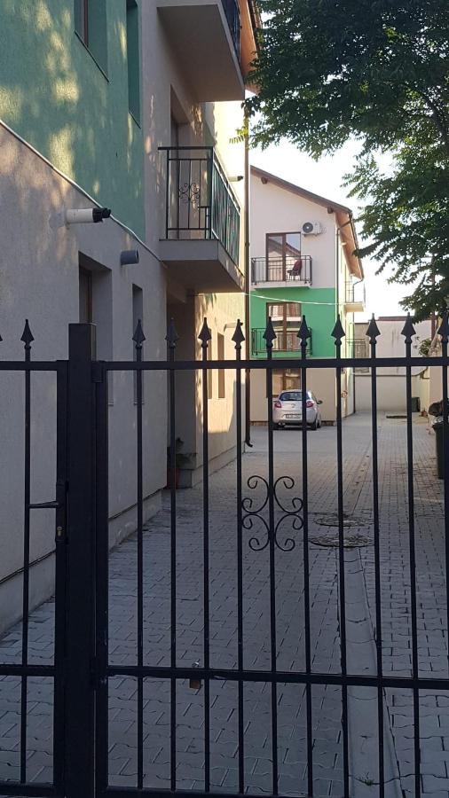 Apartament Teo Caransebes Bagian luar foto
